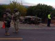 Militares son embestidos por un tráiler