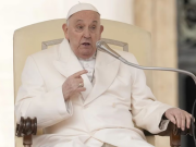 El papa no piensa renunciar, aún tiene “muchos proyectos por realizar”, dice en autobiografía