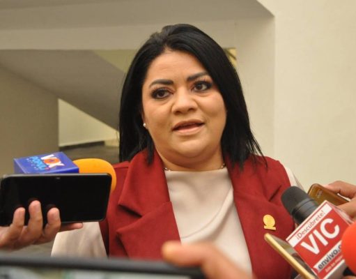 Descarta Úrsula solicitar licencia para hacer campaña