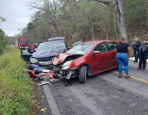Circulación cerrada en ambos carriles de Carretera Victoria-Monterrey