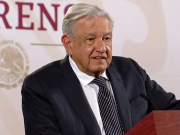 AMLO anuncia aumento salarial del 10% en promedio para maestros