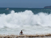 Detienen a bañista imprudente en Playa Olas Altas de Mazatlán