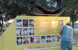 Instalan fotografías de víctimas de desaparición forzada en memorial en Nuevo Laredo
