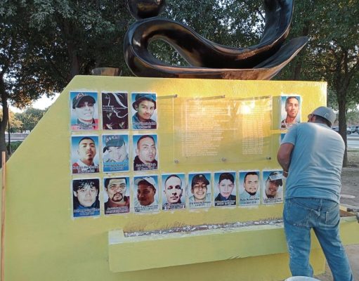 Instalan fotografías de víctimas de desaparición forzada en memorial en Nuevo Laredo